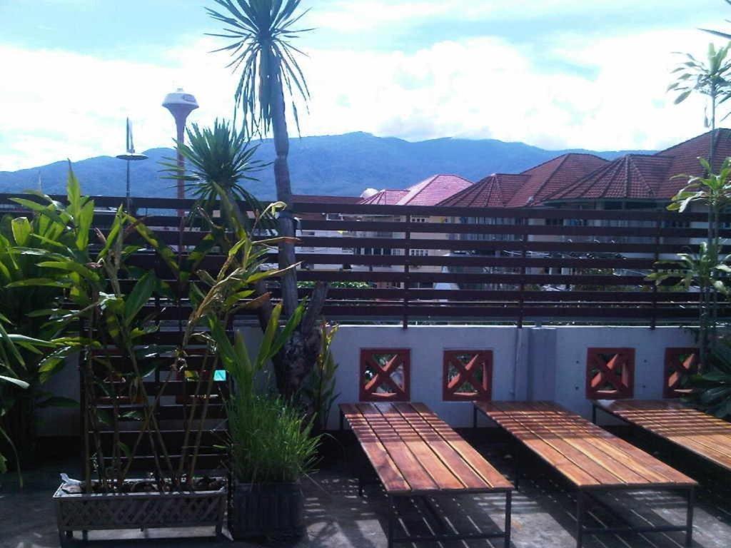 Junior House Hostel Τσιάνγκ Μάι Εξωτερικό φωτογραφία